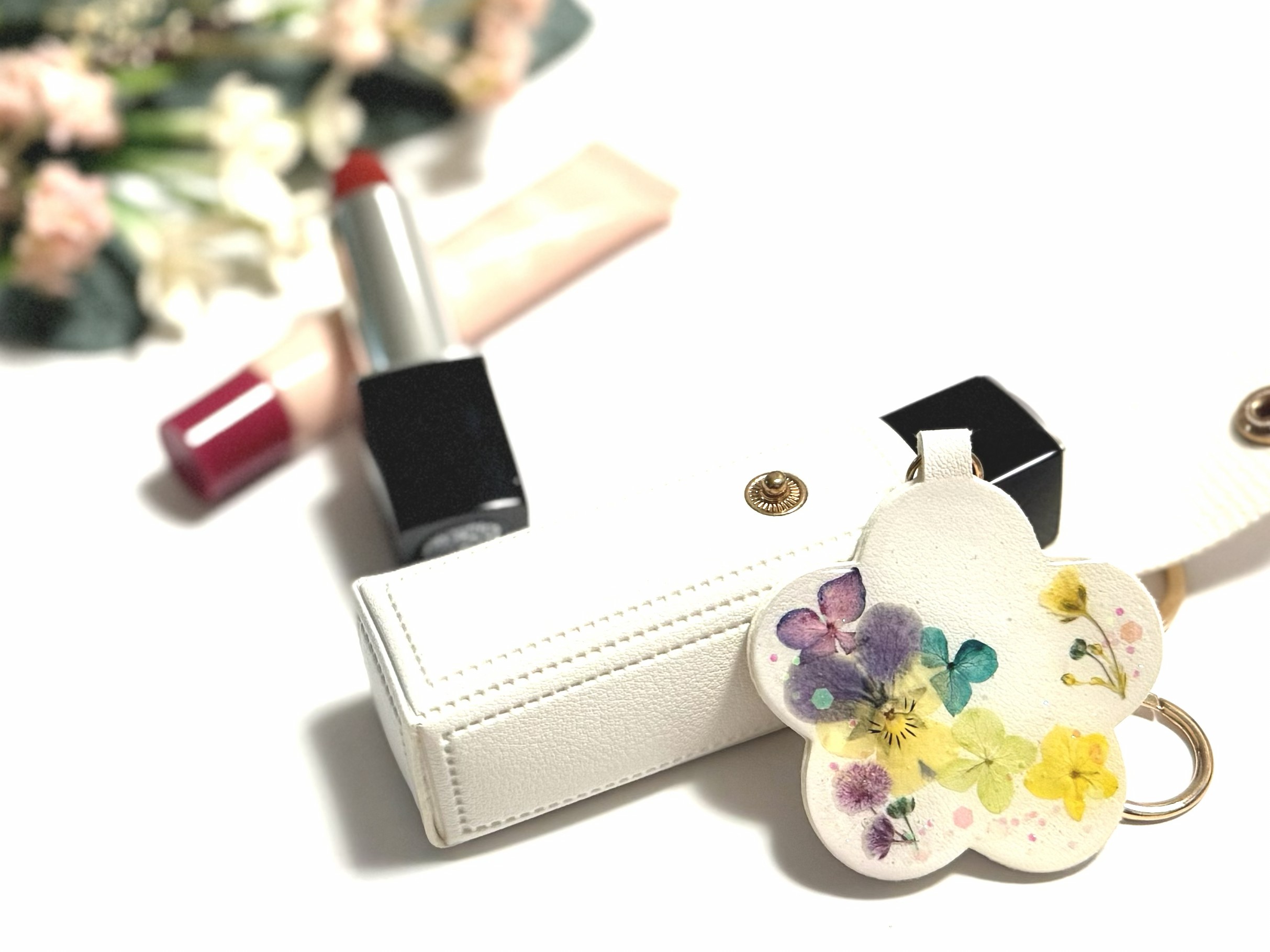 レジュフラワーのリップケース作品